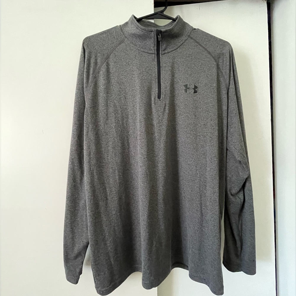 Women’s underamour pullover size L